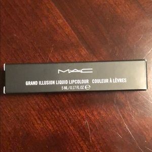 MAC Grand Illusion Liquid Lipcolour